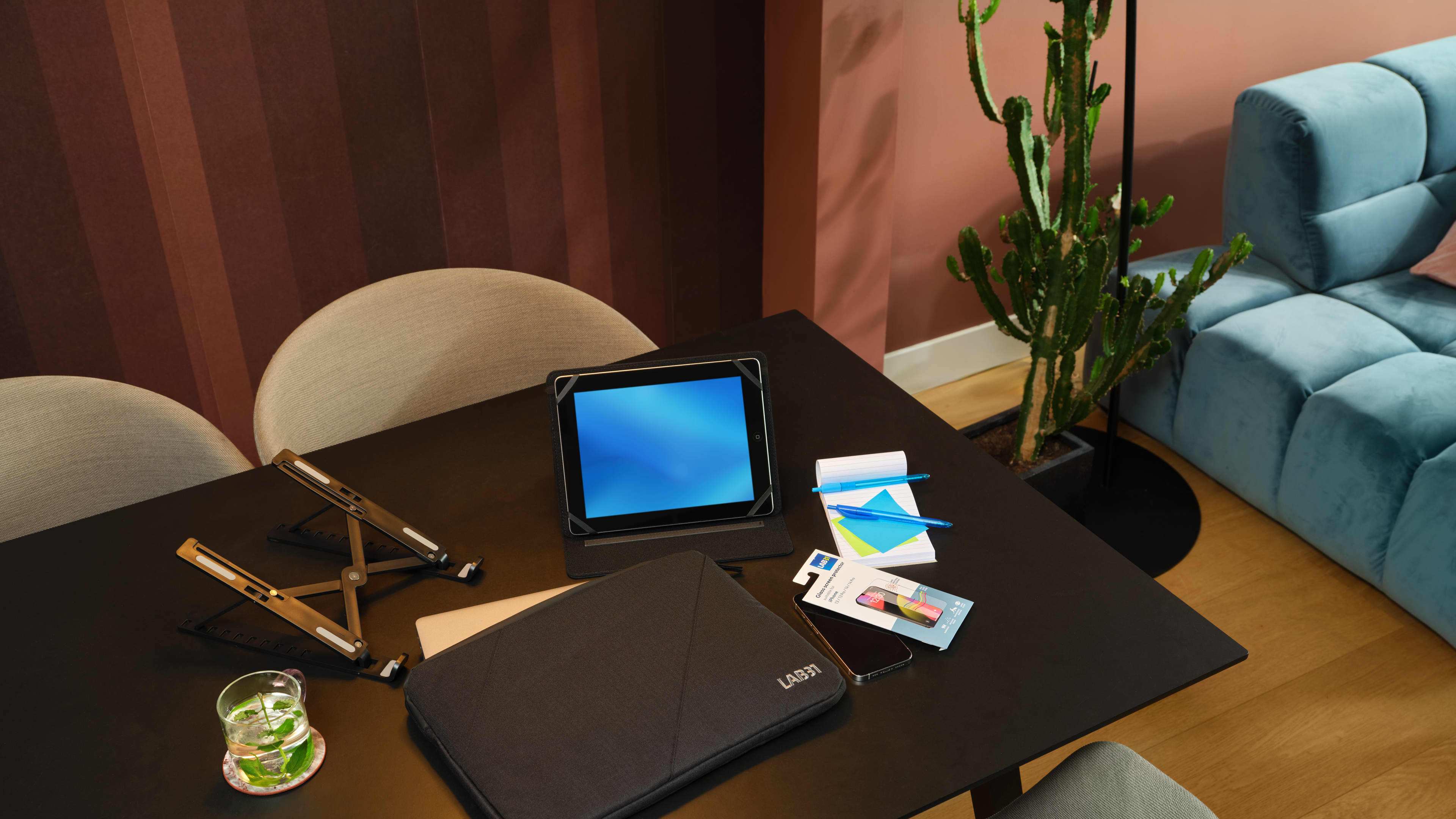 Tablet tas action on sale