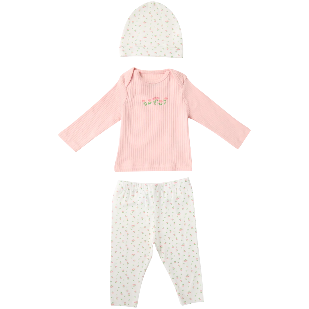 Conjunto de oferta com roupa para bebé