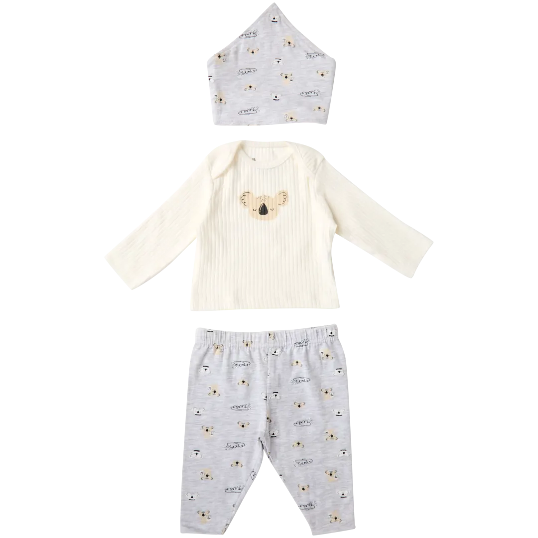 Conjunto de oferta com roupa para bebé