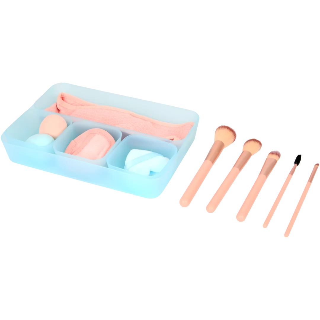 Organizer con accessori di bellezza