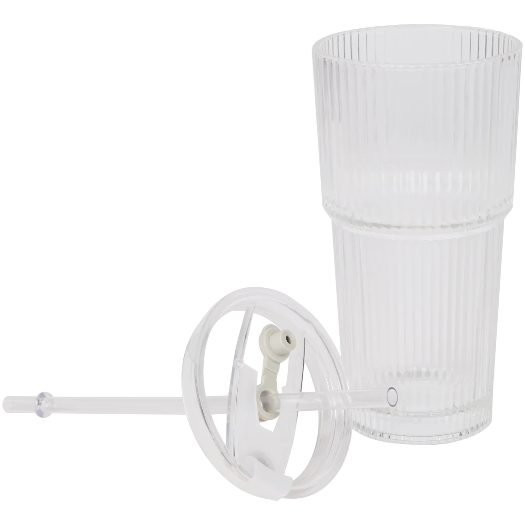 Trinkglas mit Trinkhalm