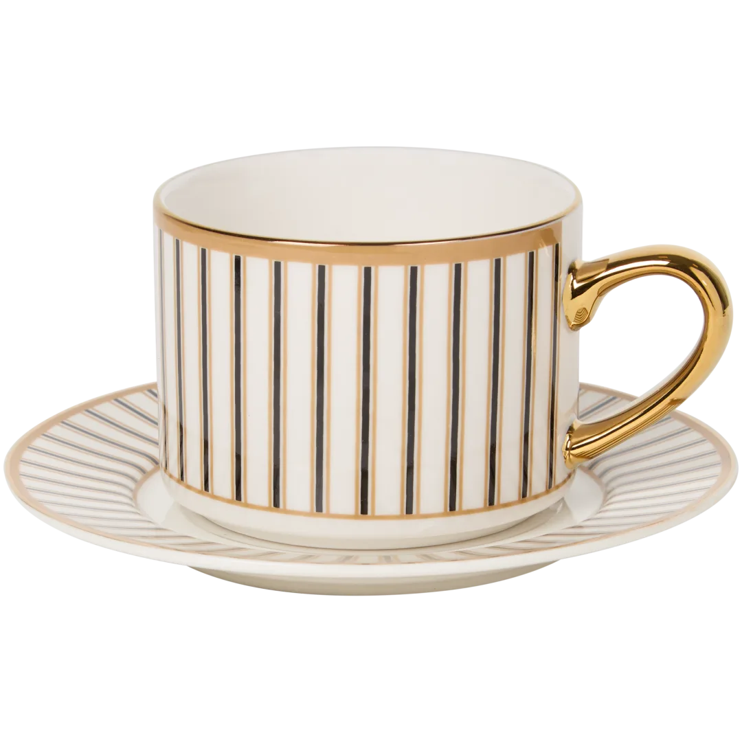 Tasse und Untertasse aus Porzellan