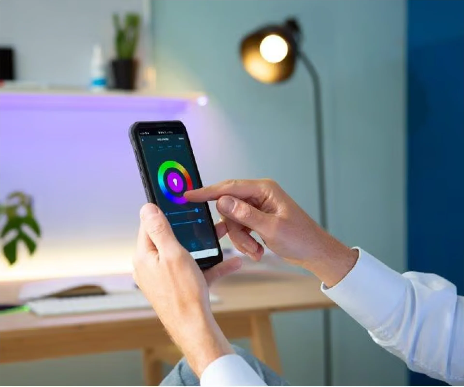 BattletronLSCSmartConnect_Multimedia_Gaming_PCGaming_Phone_Hand